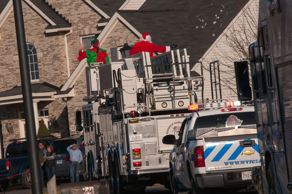 Santa-Parade-December-23,-2012-24.jpg